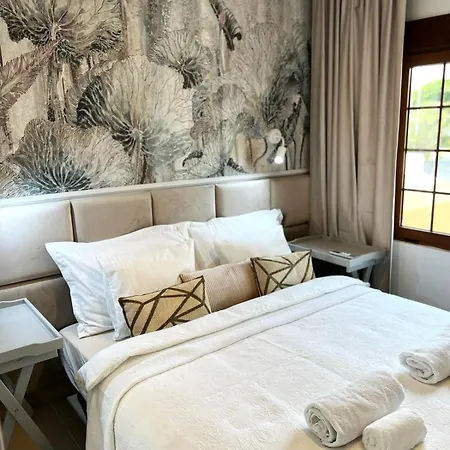 Amarillo Oceanview Playa Feñabe